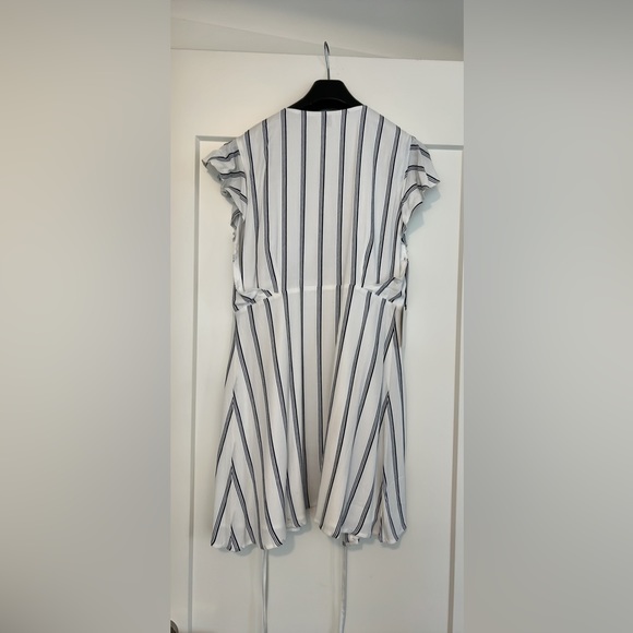 Sunday Best Wrap Dress - Picture 4 of 4